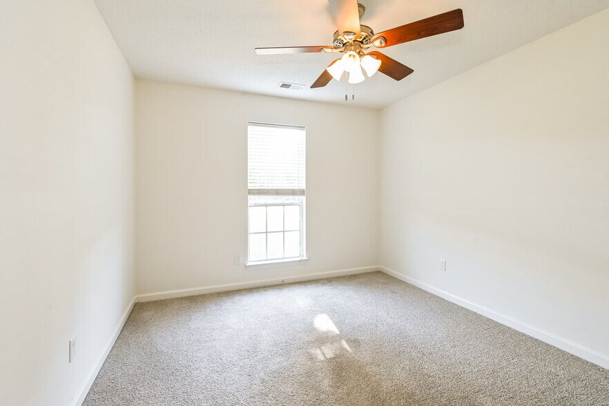 Building Photo - 7499 Essayons Dr