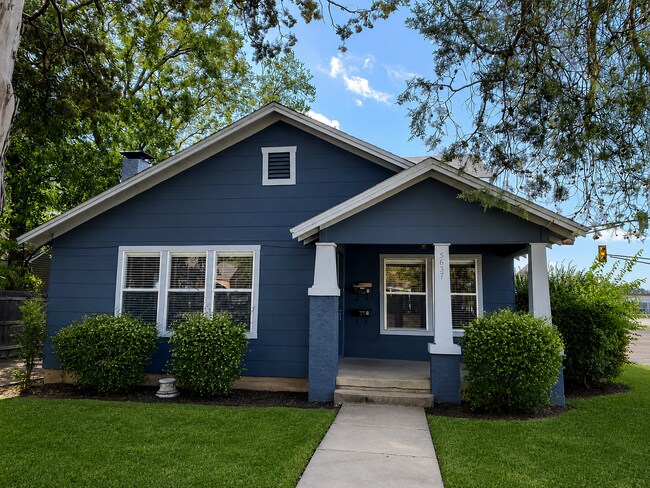 Building Photo - 3/2 Bungalo-style off Birchman