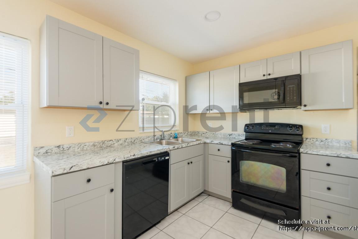 Building Photo - 3601 30th Ave S