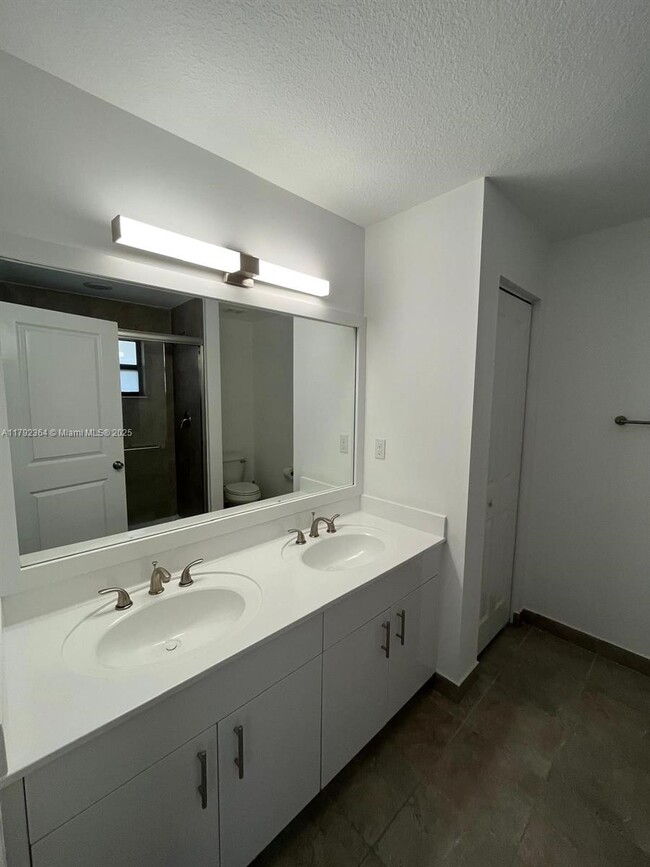 Building Photo - 466 NE 194th Terrace