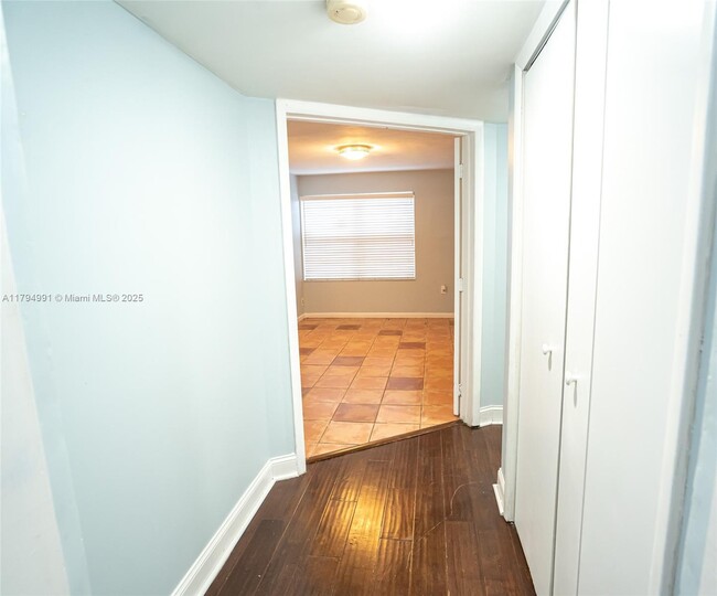 Building Photo - 1527 Jackson St