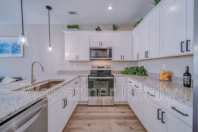 Building Photo - 9 N Rim Dr