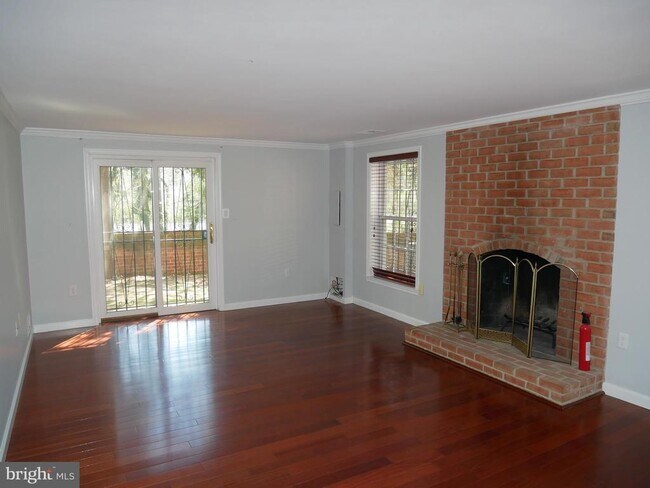 Building Photo - 3045 Federal Hill Dr