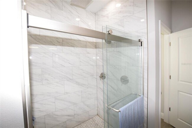 Building Photo - 642 Desmoines Ct