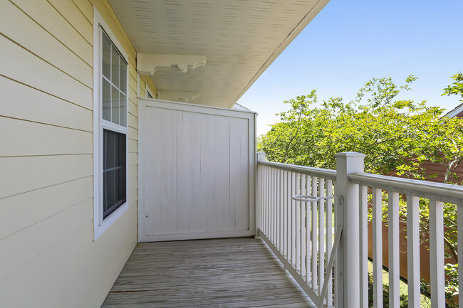 Building Photo - 303 Russell Dr