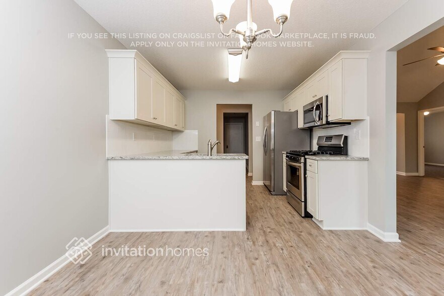 Building Photo - 4222 Arabian Way SW