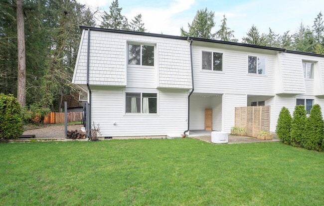 Building Photo - Updated Gig Harbor Duplex with Outdoor Space