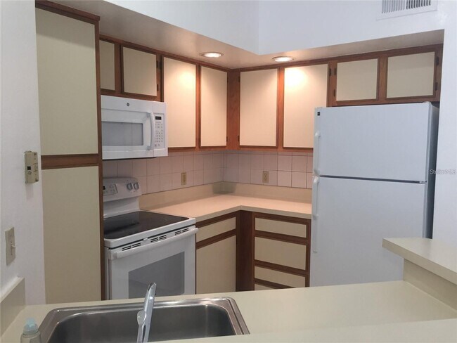 Building Photo - 4528 Commander Dr