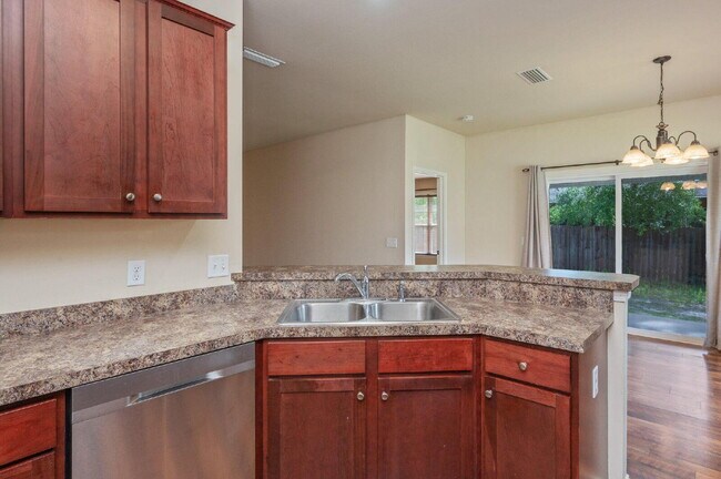 Building Photo - 646 Hunters Ridge Rd