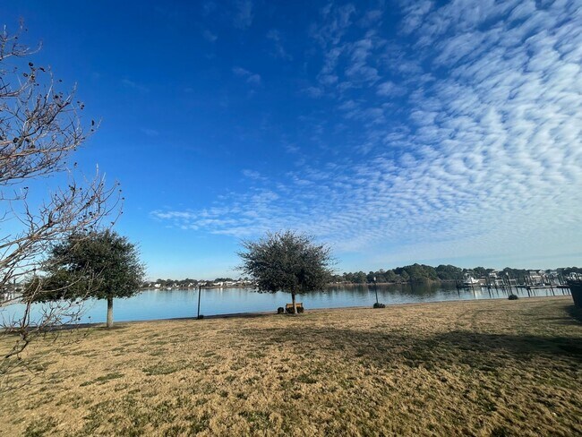 Building Photo - Pointe East at Harbor Walk Ocean View Condo