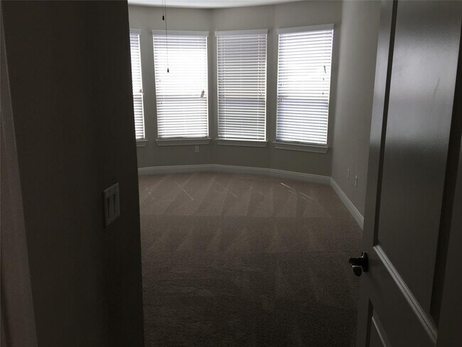 Building Photo - 9907 Quercia Dr