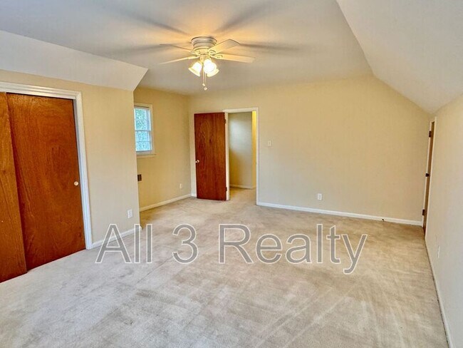 Building Photo - 2913 Sumter Ave