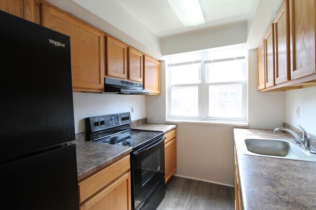 Building Photo - 510 S Pleasant Pl