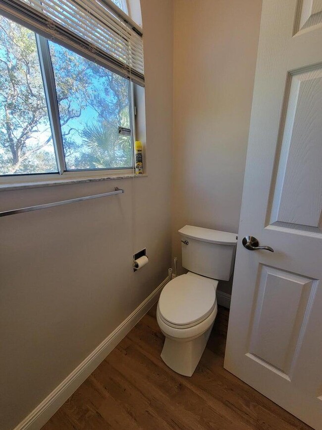 Building Photo - 13206 Glenmoor Dr