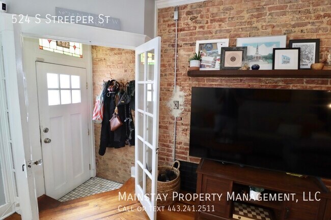 Building Photo - 2 Bed Rowhome in Prime Canton Location!