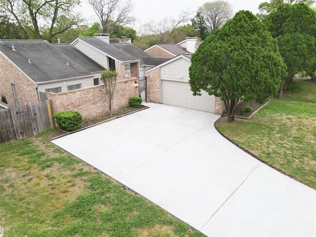 Building Photo - 2023 Woodland Springs St