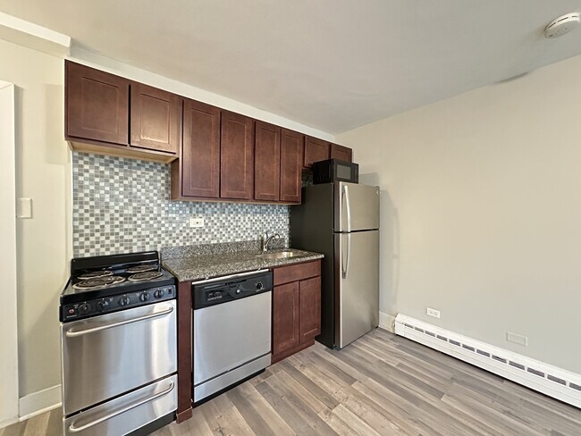 Building Photo - 450 W Wellington Ave