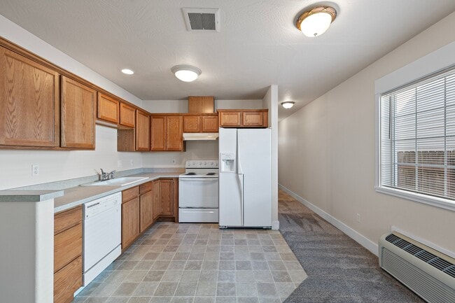 Building Photo - 886 S St