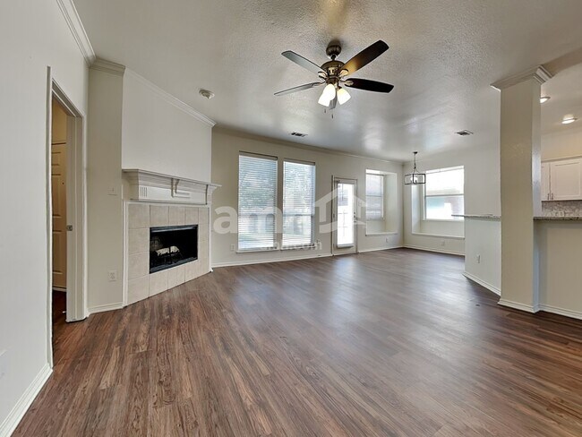 Building Photo - 1745 Cresthill Dr