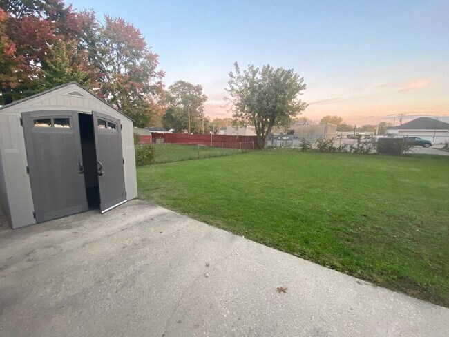 Building Photo - 3533 Alamosa Dr