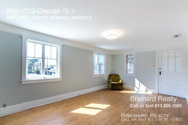Building Photo - 802 E Cayuga St