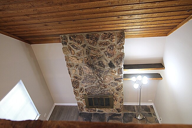 Building Photo - 700 Colby Ct
