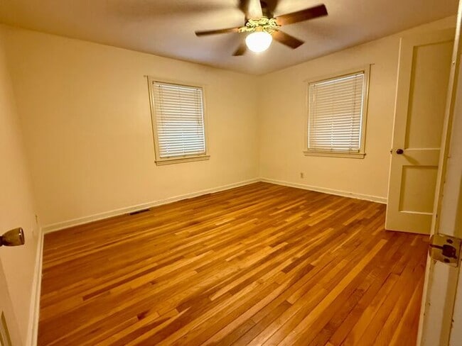 Building Photo - Beautiful 3 Bed, 2 Bath Cape Cod