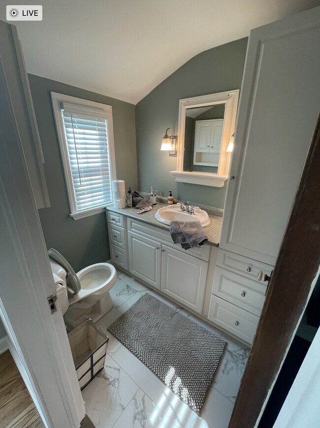 Building Photo - Beautiful Cape Cod 3 bedroom 2 bath- Ellwood City