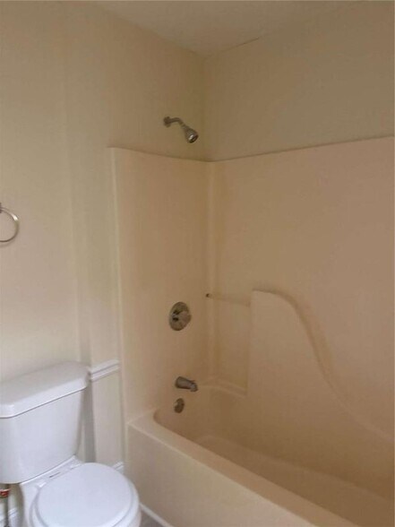 Building Photo - 80 Rolling Ridge Dr