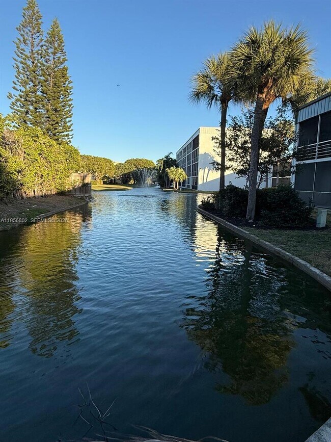 Building Photo - 400 Waterway Dr S