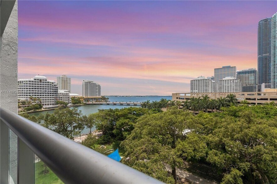 Primary Photo - 495 Brickell Ave