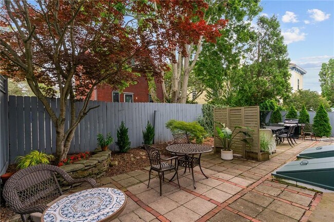 Building Photo - 19 Cross St