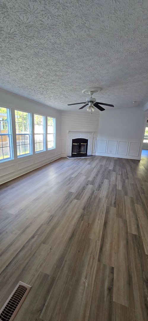 Building Photo - 118 Regent St