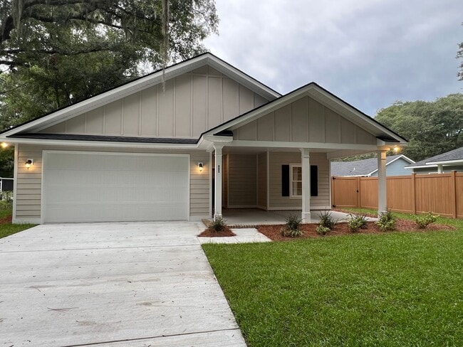 Primary Photo - 3 Bed 2 Bath Home with Porches and Huge Ba...