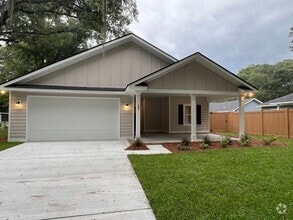 Building Photo - 3 Bed 2 Bath Home with Porches and Huge Ba...