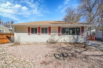 Building Photo - 5635 E Nebraska Way