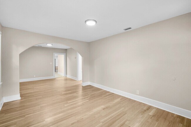 Building Photo - 1128 Belleair Rd