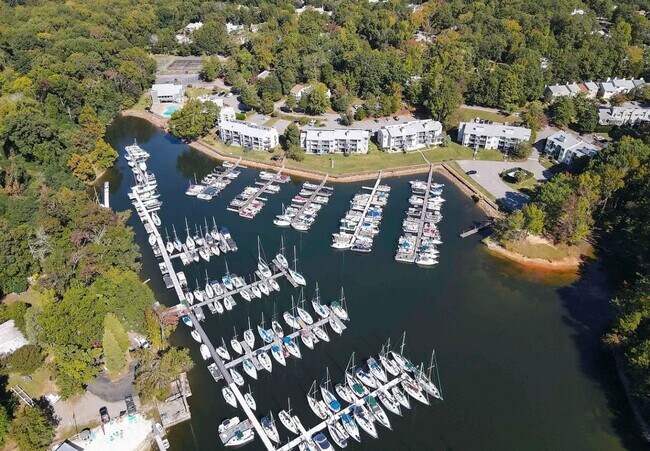 Building Photo - 3 Bedroom 3 Bathroom Condo in Yacht Cove