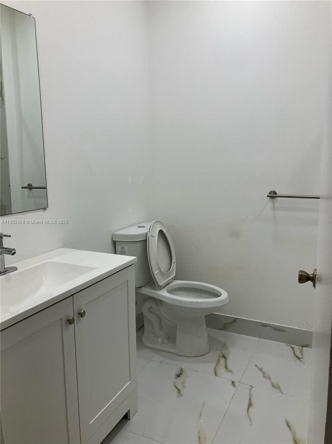 Building Photo - 601 Cypress Lake Blvd