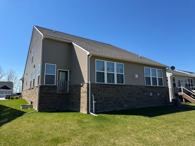 Building Photo - 50044 Norfolk Ct