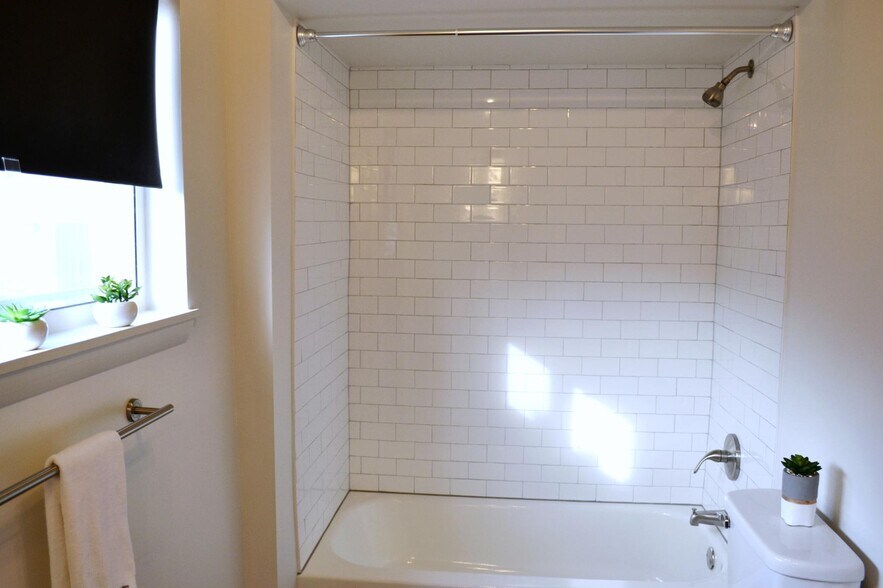 Building Photo - 2611 Larkins Way
