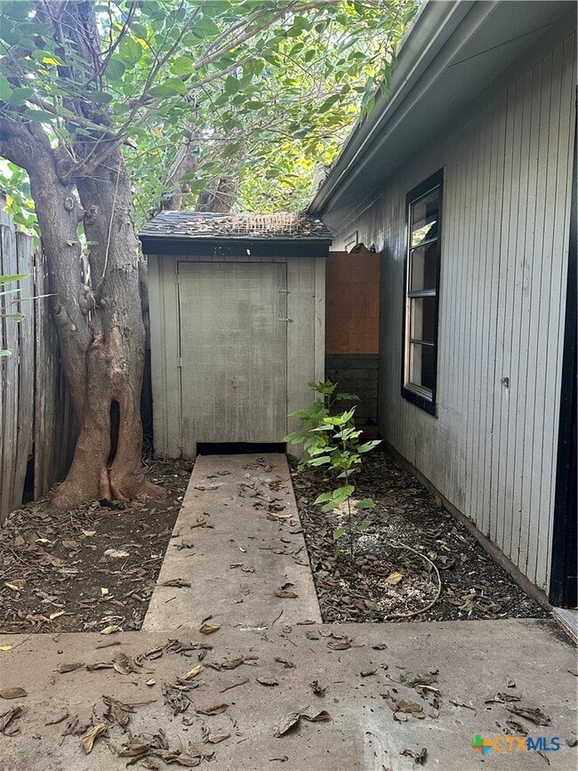 Building Photo - 614 Mill St