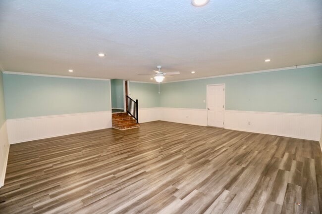 Building Photo - 807 N Guignard Dr