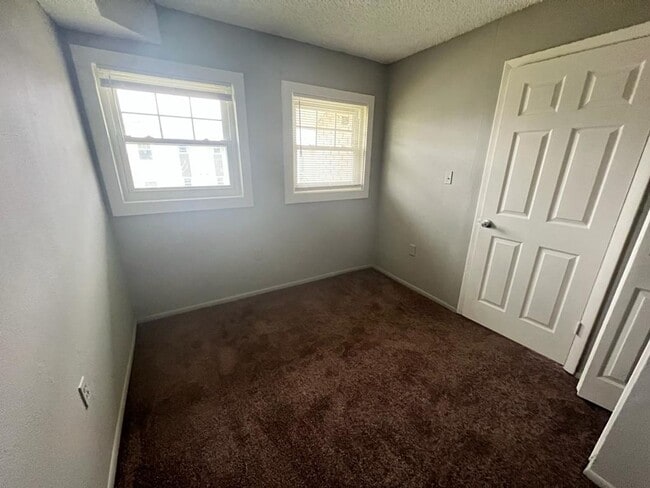 Building Photo - Spacious 3 Bed/2 Bath Condo on Las Palmas ...