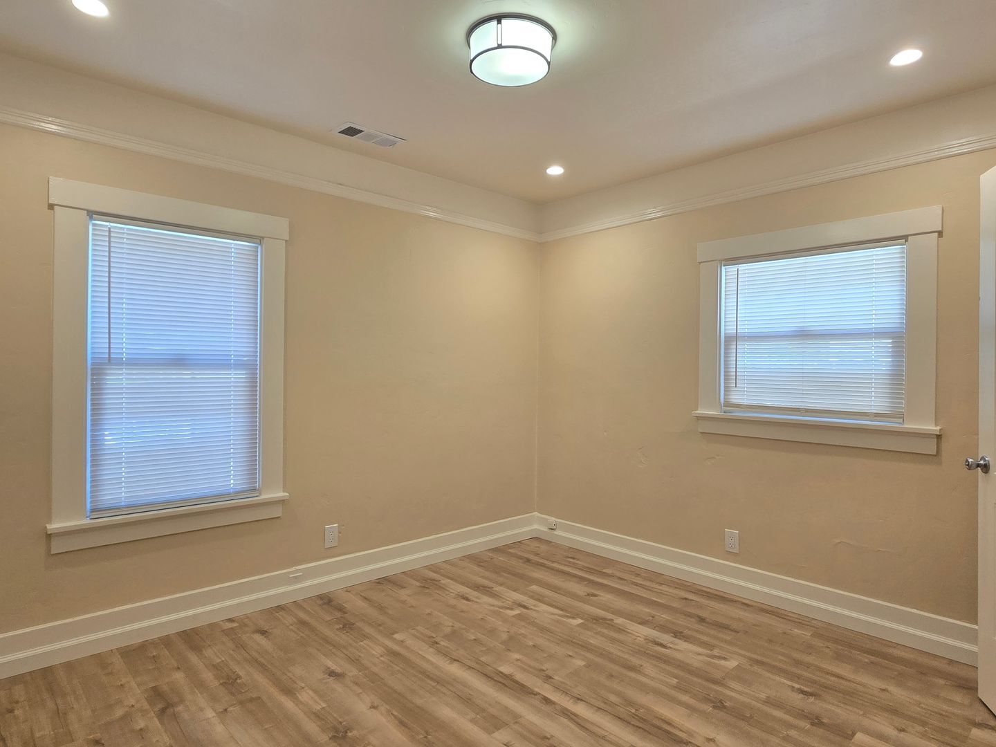 Building Photo - 450 S Shoreline Blvd