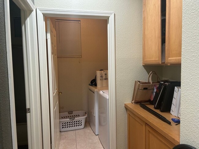 Building Photo - 3 Bed 2.5 Bath, Single Family Home In Plea...