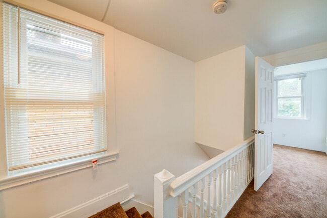 Building Photo - AVAILABLE AUGUST 2026 - RENOVATED 2+ Bedroom Home in MT. WASHINGTON!