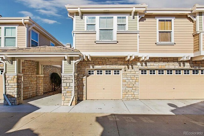 Building Photo - Bright Open-Concept Condo with 1-Car Garage in Prime Commuter Location