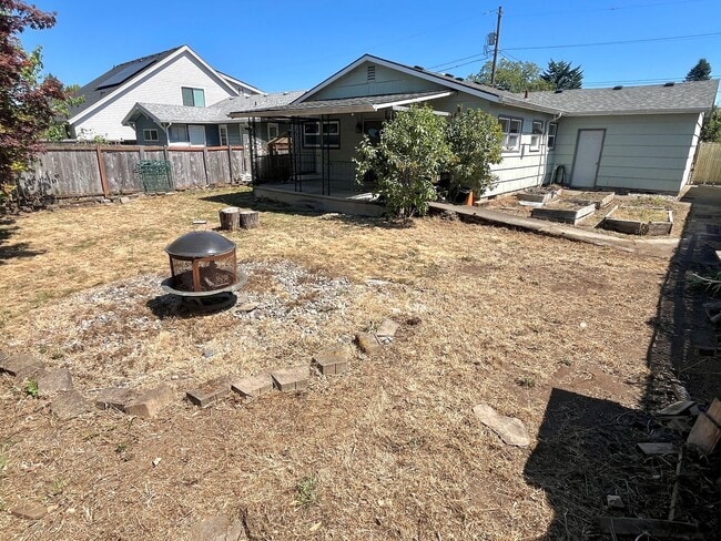 Building Photo - Arbor Lodge Bungalow with Hardwoods, Attac...