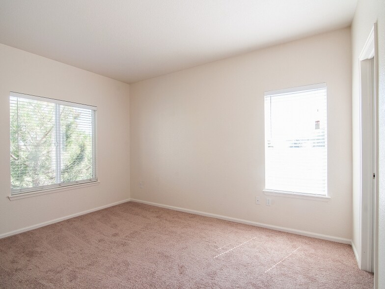 Building Photo - 905 S Zeno Way